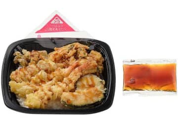 海老天2尾、舞茸天、ちくわの磯辺天、彩りの良い野菜天3種を盛り付けて税込645円! セブン‐イレブンが「6種具材の天丼」を発売