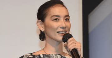 篠原ともえ、手書きの鉛筆画でドレス作成。あまりに繊細な作業に「芸術！」と称賛の声【2025年回顧】