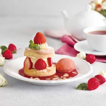 アフタヌーンティーの冬限定！苺スイーツ＆ティーで贅沢なひとときを