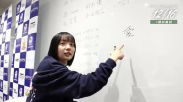 グラビアでも大人気 美女モデル雀士・岡田紗佳、今年の漢字は“愛”「AIに頼りっぱなしの1年でした」／麻雀・Mリーグ