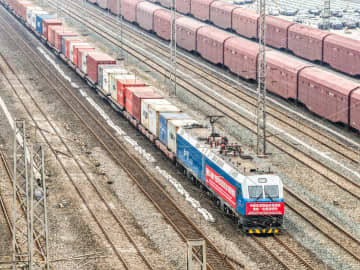 中国・重慶発の国際貨物列車、中央アジアと東南アジアへ同時発車