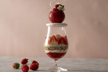 “ライチ酒香る”大人の苺パフェ、ヨコハマ グランド インターコンチネンタル ホテルで