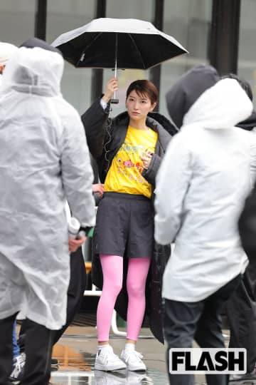 ギター弾き語りが人気のTBS吉村恵里子アナ、フランス旅行ショット公開でファンを動揺させた“薬指のリング”