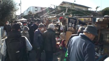 【盛況】世田谷“ボロ市”に海外観光客も注目　物価高の影響で変化？出店に区切りをつける店も「時代は変わっちゃいましたね」