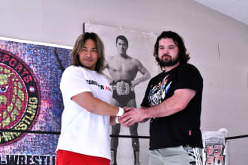 【新日本】棚橋弘至とウルフアロンが公開スパーリング！ “本物”の圧力と瞬発力を手放しで絶賛「組んだ瞬間に勝てないと思わせる圧」