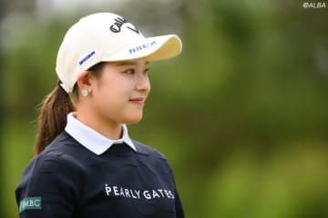 吉田鈴は170ヤードを9Wを短く持って攻略！　ダフりたくないなら「右足外からソールをすべらせて打つ」