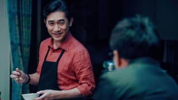 トニー・レオンが不敵な笑み　飄々と警察に買収を持ちかける　「フォックス・ハント」本編映像