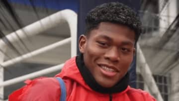 日本代表GK鈴木彩艶がまさかのダンス披露　パルマ公式に「めちゃくちゃ愛されてる」「公式なのおもろいｗ」と日本ファン騒然