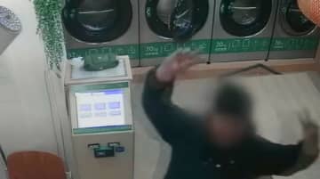 「犯人は触法少年」…コインランドリーで常習窃盗、カメラにピース＝韓国