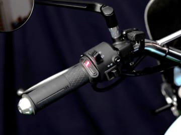 握りやすくてすぐに暖かい！　人気のグリップヒーター「GHシリーズ」がさらに使いやすく進化！　キジマ「グリップヒーターGH11」