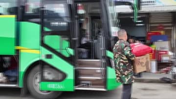 バスで宅配便を直送、山村の利便性向上　中国貴州省平塘県