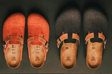 ビルケンシュトックの「ボストン」フェルト仕様シューズを自然着想カラーで、米コンセプツとコラボ