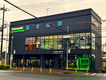 カワサキプラザ千葉中央がリニューアル　木の温もり感じるバイク空間に
