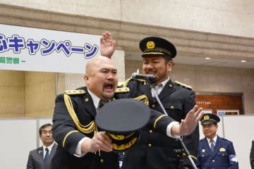 「鬼越トマホーク」が横浜駅東口に登場、「一日防犯大使」に　闇バイトや特殊詐欺に注意呼びかけ