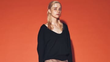 【明日なに着る？】「首が長くキレイに見える」カシミヤ素材の黒ニット