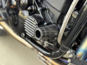 カワサキZRX用ガードスライダー登場　STRIKERの守る＆魅せる3仕様展開