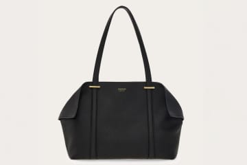 フェラガモ“折り返したスカーフ型”レザートートバッグ、A4対応で仕事用にも