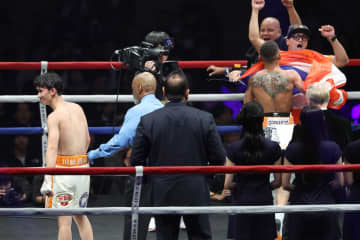 高見亨介　小差で帝拳ジム初の統一王座逃す…足使うサンティアゴ捕えきれず
