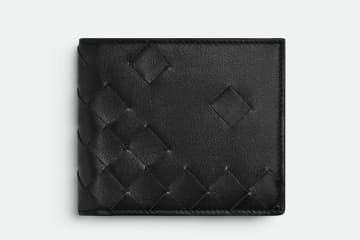 ボッテガ・ヴェネタのレザー財布、編み込み“イントレチャート風”加工＆グラデーション調で