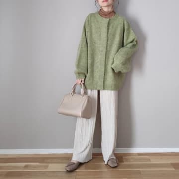 冬のプリーツパンツコーデがあか抜ける！ 大人の着こなしテクニックガイド