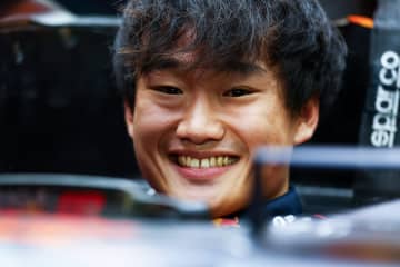 「ユウキが恋しい…」F1レッドブルが公開した角田裕毅に掲げられたプラカードに海外感涙「泣いちゃう」「幹部を後悔させてやろう！」