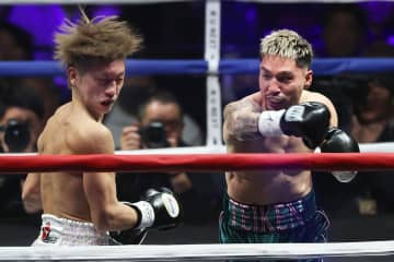 代役世界挑戦の桑原拓　強打オラスクアガと激しく打ち合うも４回ＴＫＯ玉砕