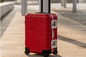 ミラノ発の高級スーツケース「エフピーエム ミラノ」表参道に日本初の旗艦店オープン