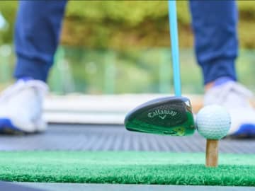 「直立して水平振り」でFWのミスが減らせる！大ダフリの原因は…