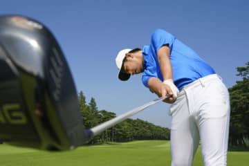 猫背で構えた方が飛ぶ理由とは？人気コーチがわかりやすく解説