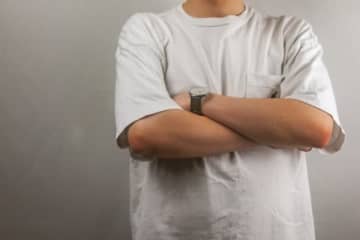 高級車ディーラーで「お子さんを乗せないで」と貧乏人扱い→別の店で即買いした男性の復讐劇【後編】