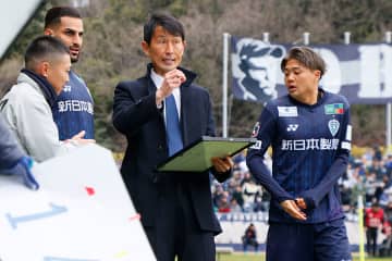 社長に伝えた「もう残留は難しい」　新人監督時代に驚き…トーレス相手にも貫いた鉄則「同じように」