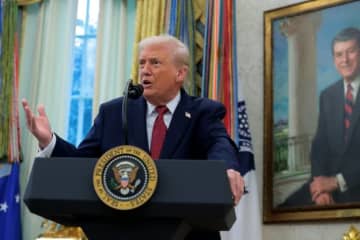 トランプ氏がソワソワ…式典中の“気まずい”瞬間をカメラが捉え話題「こんな静かなトランプ氏は見たことがない」