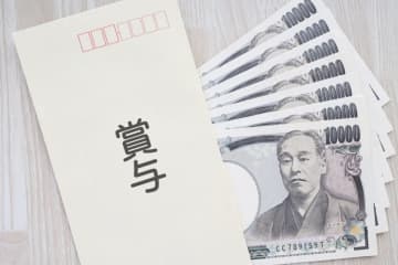 同僚が「ボーナスから20万円も控除されていた！」と嘆いていました。自分は10万円ほどだったのですが、彼は一体どれくらいのボーナスをもらったのでしょうか…？