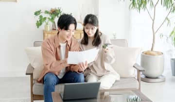 住宅ローン“変動金利”のまま繰り上げ返済するか、“固定金利に乗り換えて返済期間を短縮するか”で迷う同僚。金利上昇局面で優先すべきはどっち？