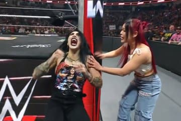 日本人女子レスラー、米マットで前代未聞の“奇策”が波紋 客席に忍び込んで襲撃