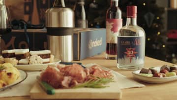 Blackmagic Design導入事例：Naked Winesクリスマスキャンペーン の場合