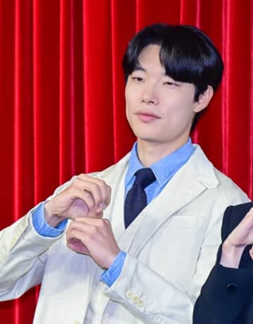 “元カノ回避？”の声も…俳優リュ・ジュンヨル、ドラマ『応答せよ1988』10周年記念番組一部不参加の理由が判明