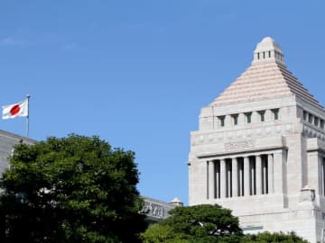 議員削減へおしり切った総理、献金では示さず