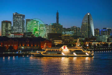 「SUPサンタ」に夜景クルーズ…横浜港周辺でクリスマス控えイベント続々