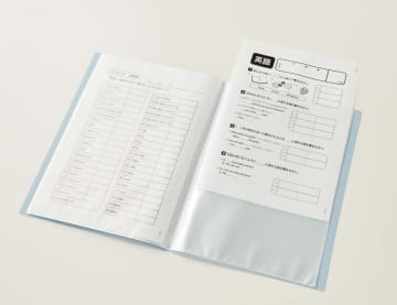 教員と児童生徒の使いやすさを両立、「年組氏名クリアーファイルFF」を発売