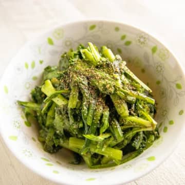 【春菊、鍋だけで終わらせないで】「1束が一瞬で消えた」「こういうの待ってた」止まらなくなる大人のクセになる副菜レシピ