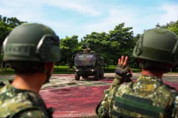 米国と台湾、過去最大規模の武器売却を発表　HIMARS・榴弾砲・自爆ドローンなど