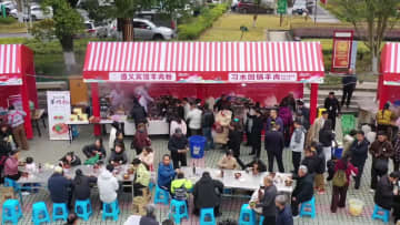 地元グルメ「羊肉粉」を堪能　中国・貴州省遵義市