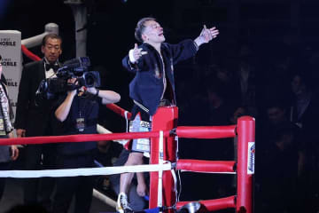 堤聖也、ドネア戦で纏った特別な衣装「こいつらを近くに…」　ともに戦った2人の同志