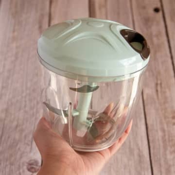 【まだハンドミキサー使ってるの？】生クリームが1分半で泡立つ裏ワザがヤバすぎる「革命レベルでラク」「ケーキ作りが楽しくなった」