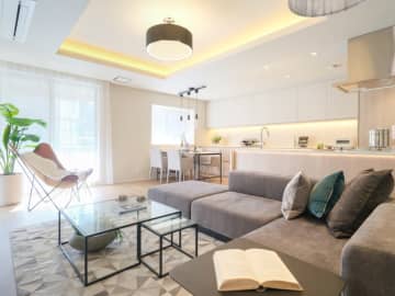 ヴェーゼント赤坂新坂 2階｜「青山一丁目」駅徒歩3分。青山・赤坂を庭にする、静謐な都心生活。約46㎡の3面バルコニーで陽当たり良好な角住戸