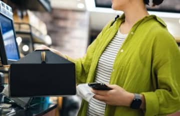 わが子の誕生日ケーキを購入。箱を開けると…“悲しすぎる”状態に→「プロの仕事とは思えない」「雑な仕上がり」