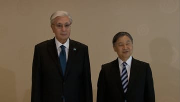 天皇陛下がカザフスタン大統領とライフワークの水問題への取り組みなどで和やかに懇談　洪水のお見舞いも