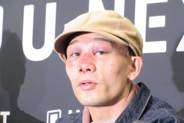 堤聖也が会見中に流血　ドネアと大激闘で腫れた顔「サングラスもダメ」