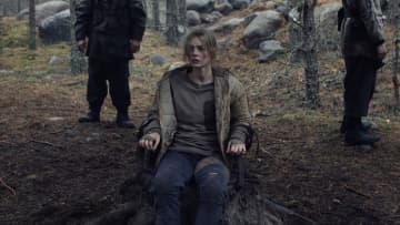 拘束された美女は、なぜ生贄に？異形クリーチャーの着想源は「進撃の巨人」！『ヴィレッジ 声帯切村(コエキリムラ)』本編映像